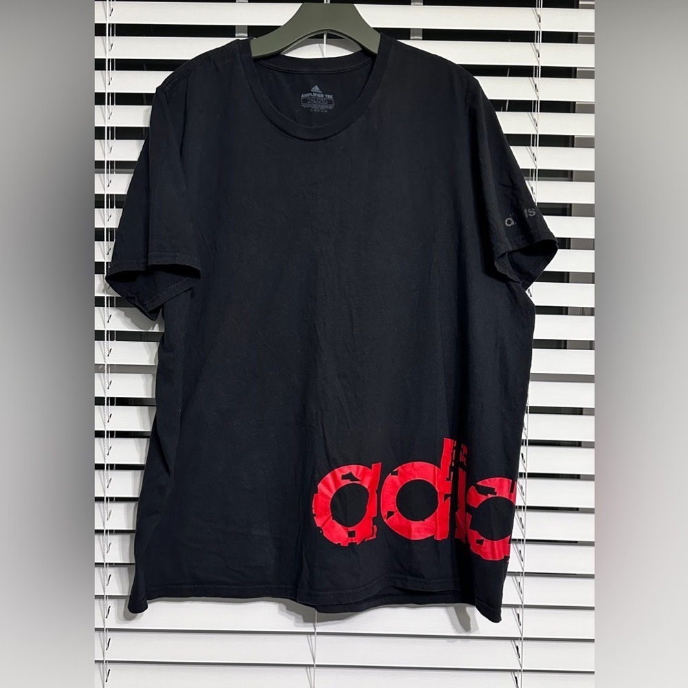#2) men adidas Amplifier Tee black with red logo on bottom Size 2X